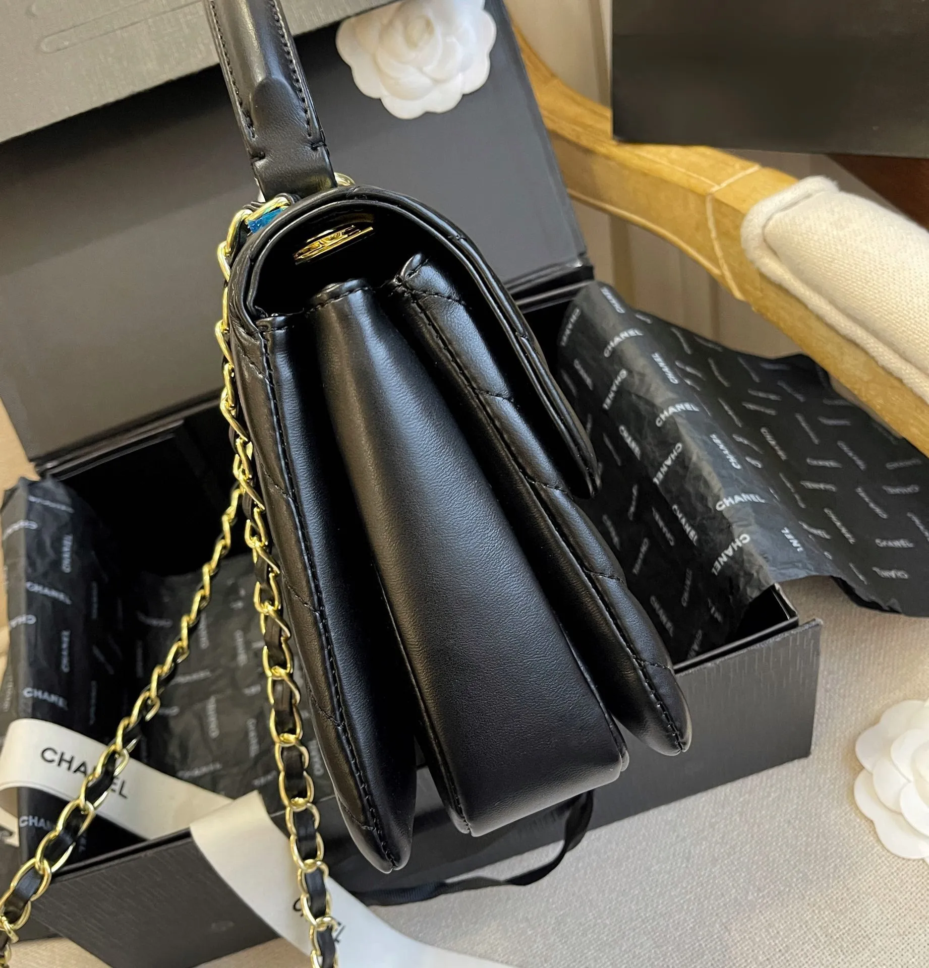 CC631 Flap Bag with Top Handle / 6.6 × 9.8 × 3.9 in