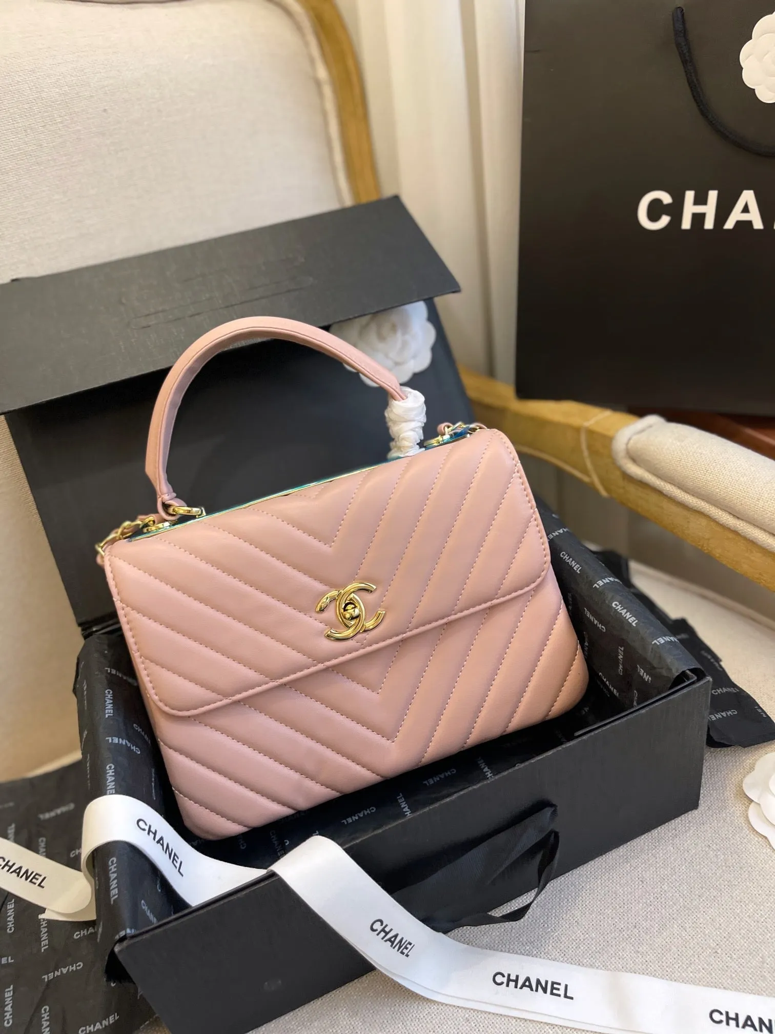 CC631 Flap Bag with Top Handle / 6.6 × 9.8 × 3.9 in