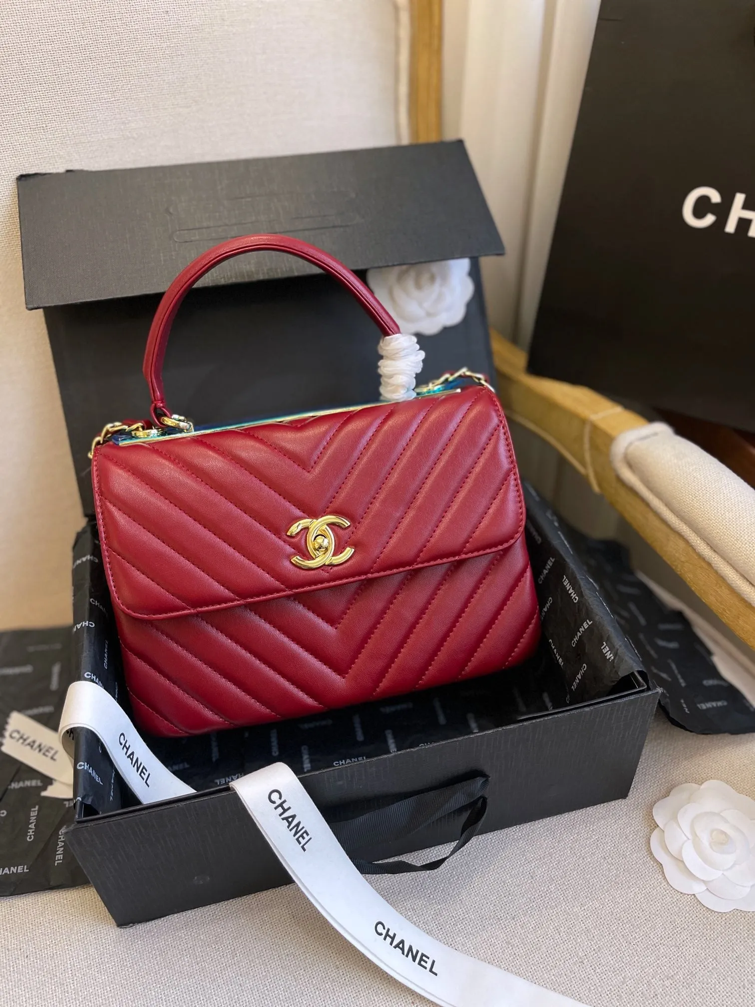 CC631 Flap Bag with Top Handle / 6.6 × 9.8 × 3.9 in
