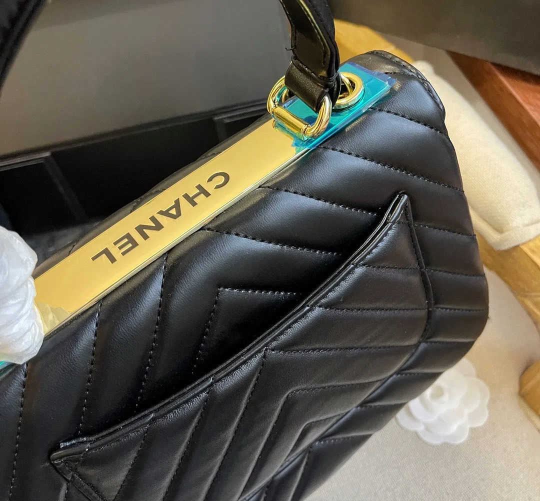 CC631 Flap Bag with Top Handle / 6.6 × 9.8 × 3.9 in