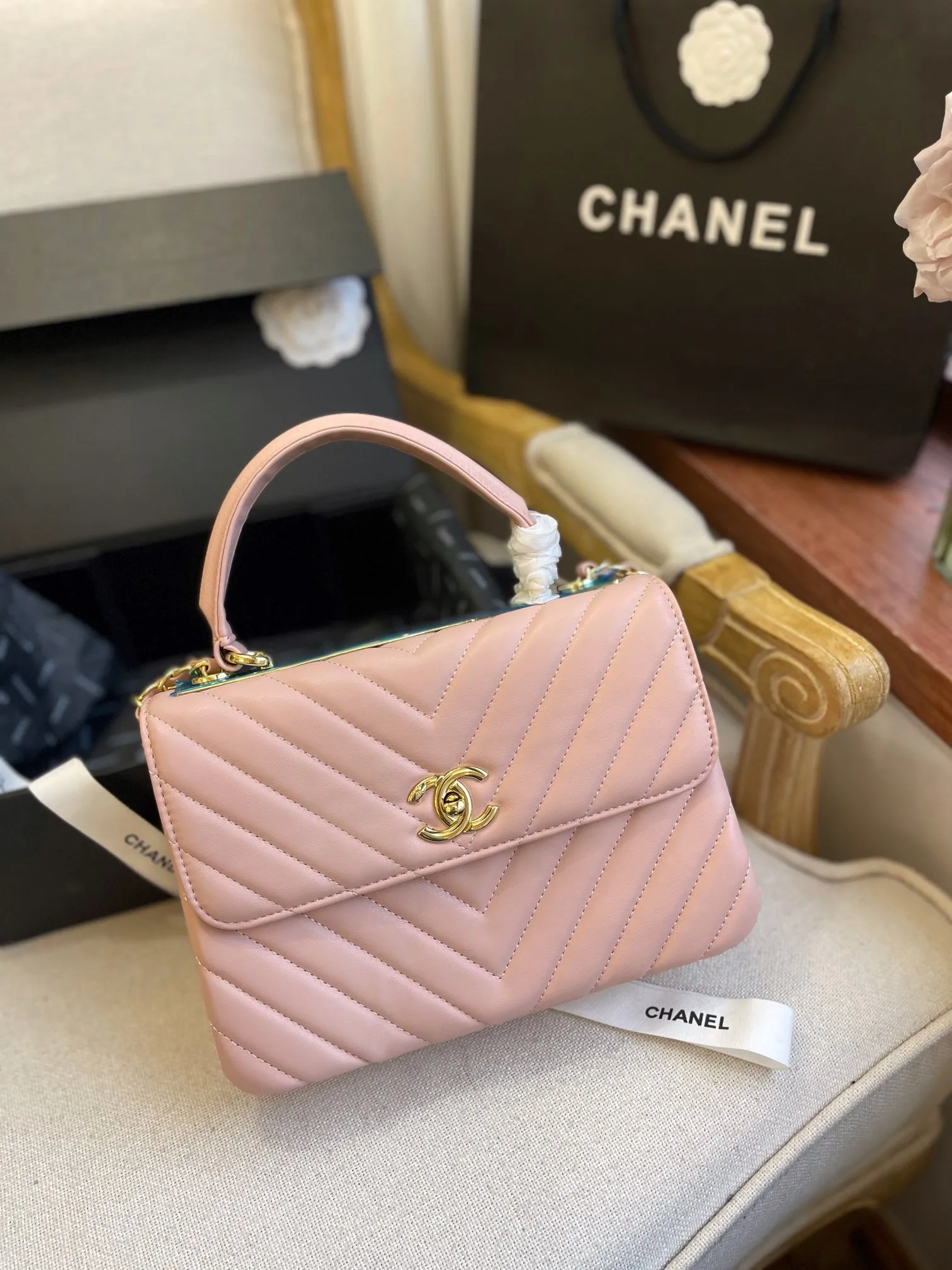 CC631 Flap Bag with Top Handle / 6.6 × 9.8 × 3.9 in