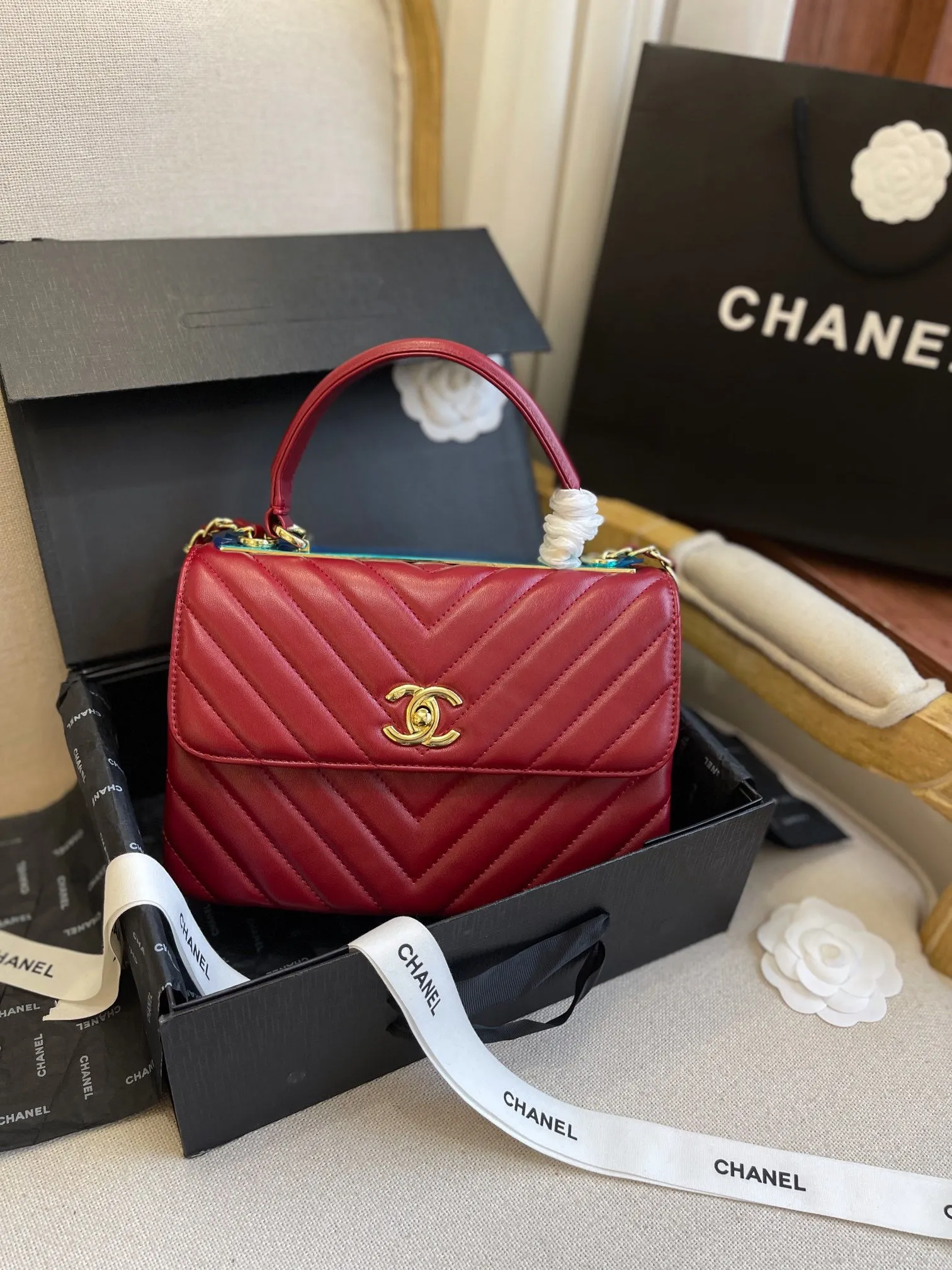 CC631 Flap Bag with Top Handle / 6.6 × 9.8 × 3.9 in