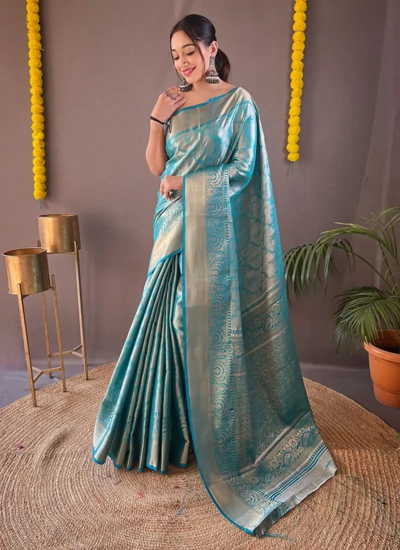 Exquisite Kanchipuram Silk Saree with Intricate Zari Weaving