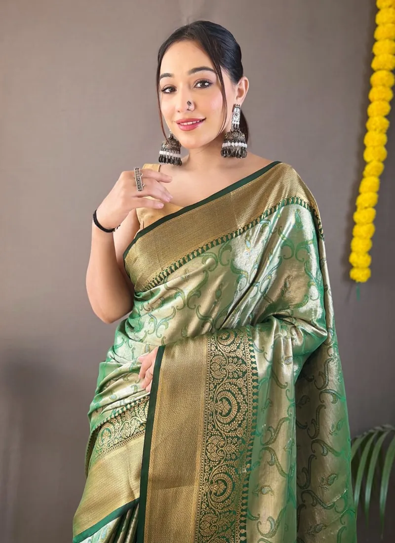 Exquisite Kanchipuram Silk Saree with Intricate Zari Weaving