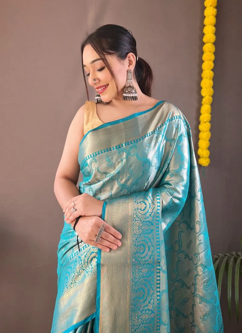 Exquisite Kanchipuram Silk Saree with Intricate Zari Weaving
