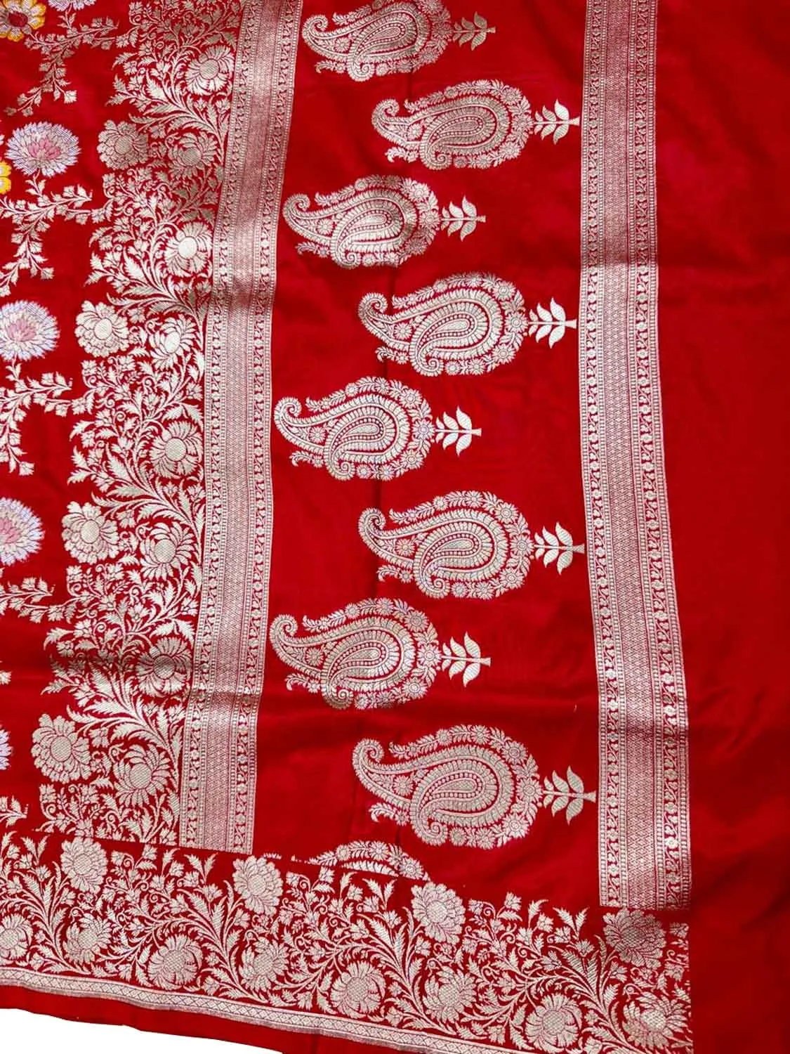 Exquisite Red Handloom Banarasi Katan Silk Meenakari Saree