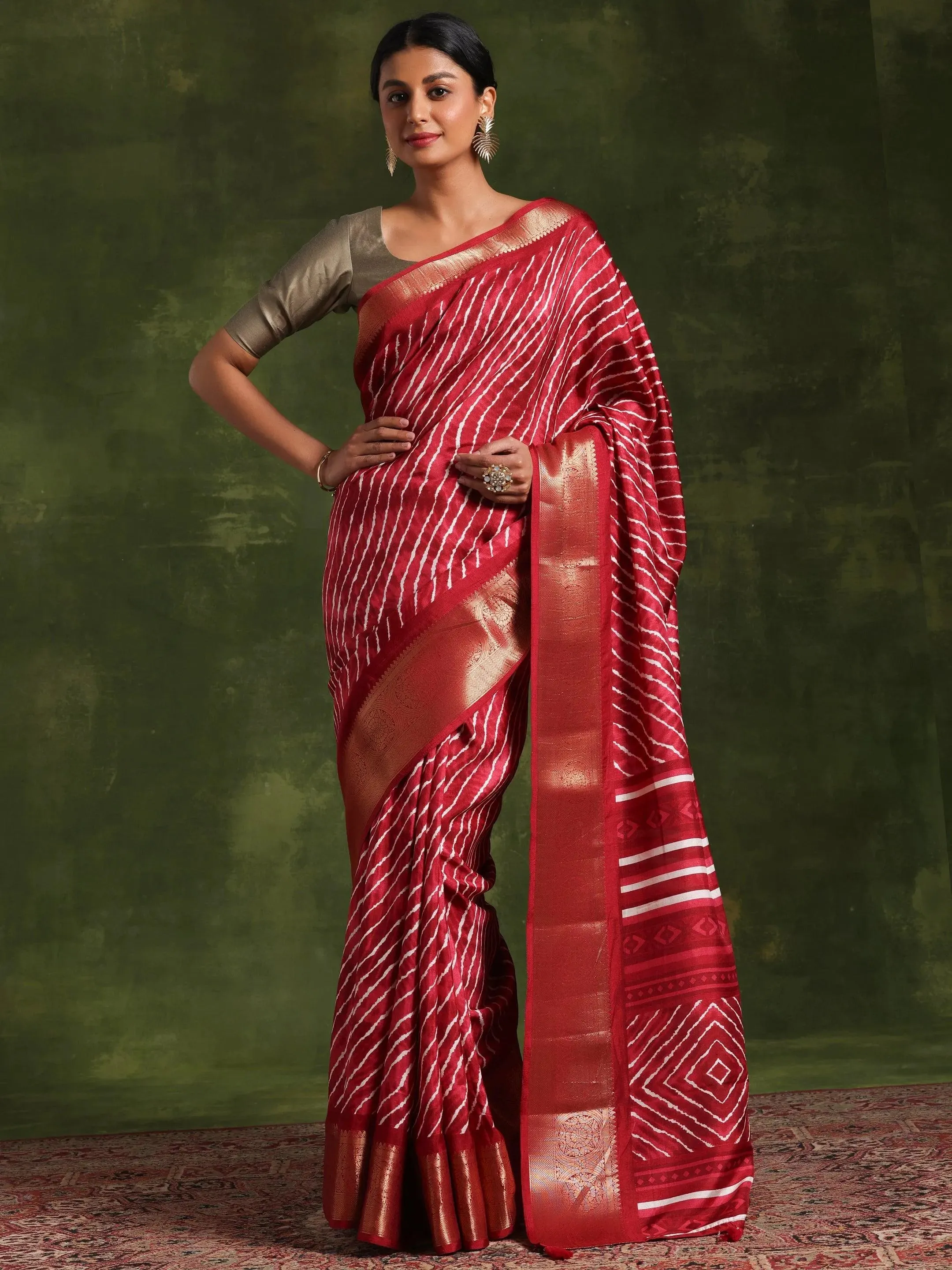 Maroon Printed Silk Blend Saree With Unstitched Blouse Piece