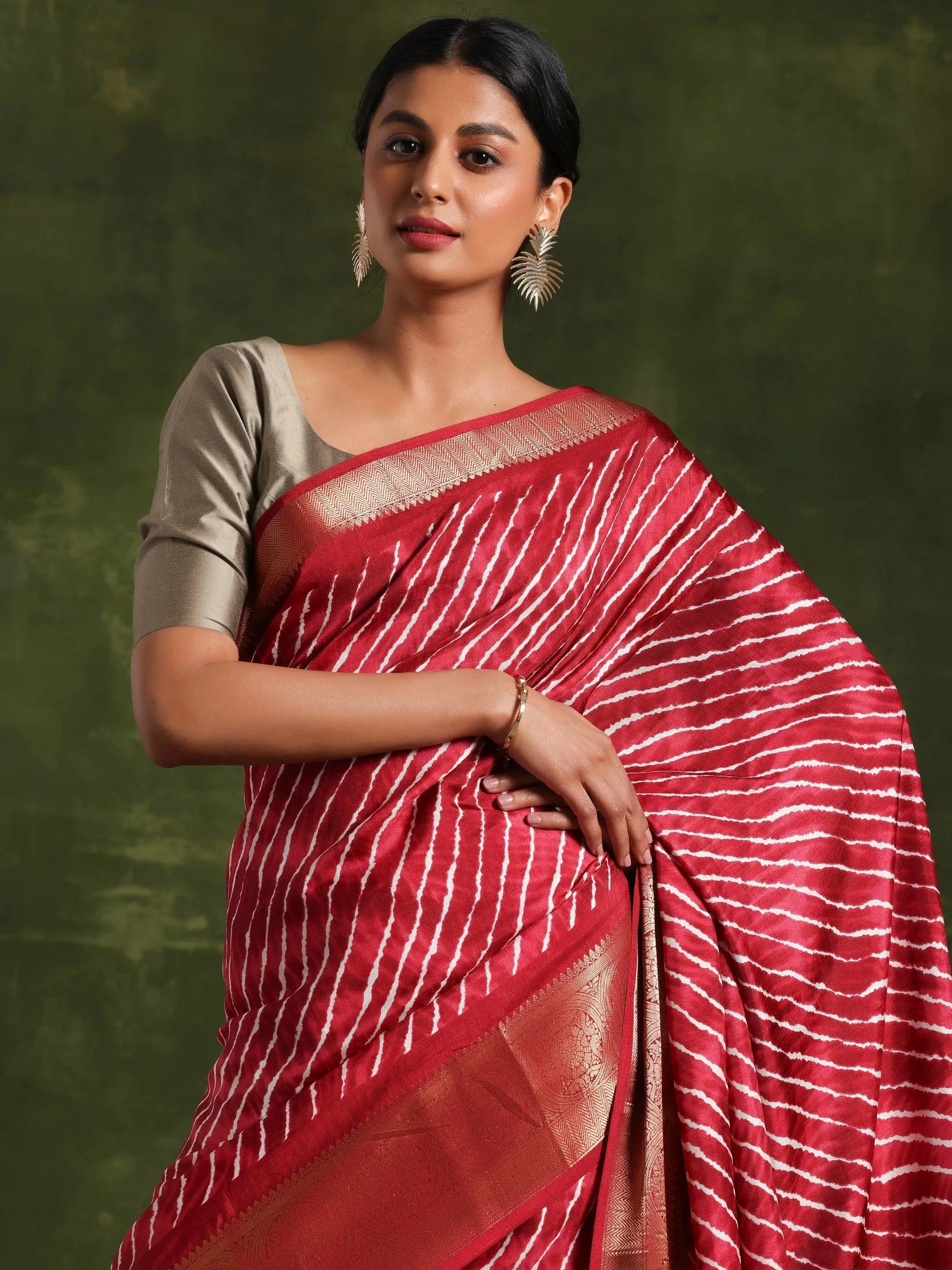 Maroon Printed Silk Blend Saree With Unstitched Blouse Piece