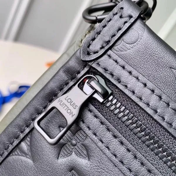 Men&#8217;s Monogram Embossed Double Flat Messenger Bag M44635 Black 2019 Collection