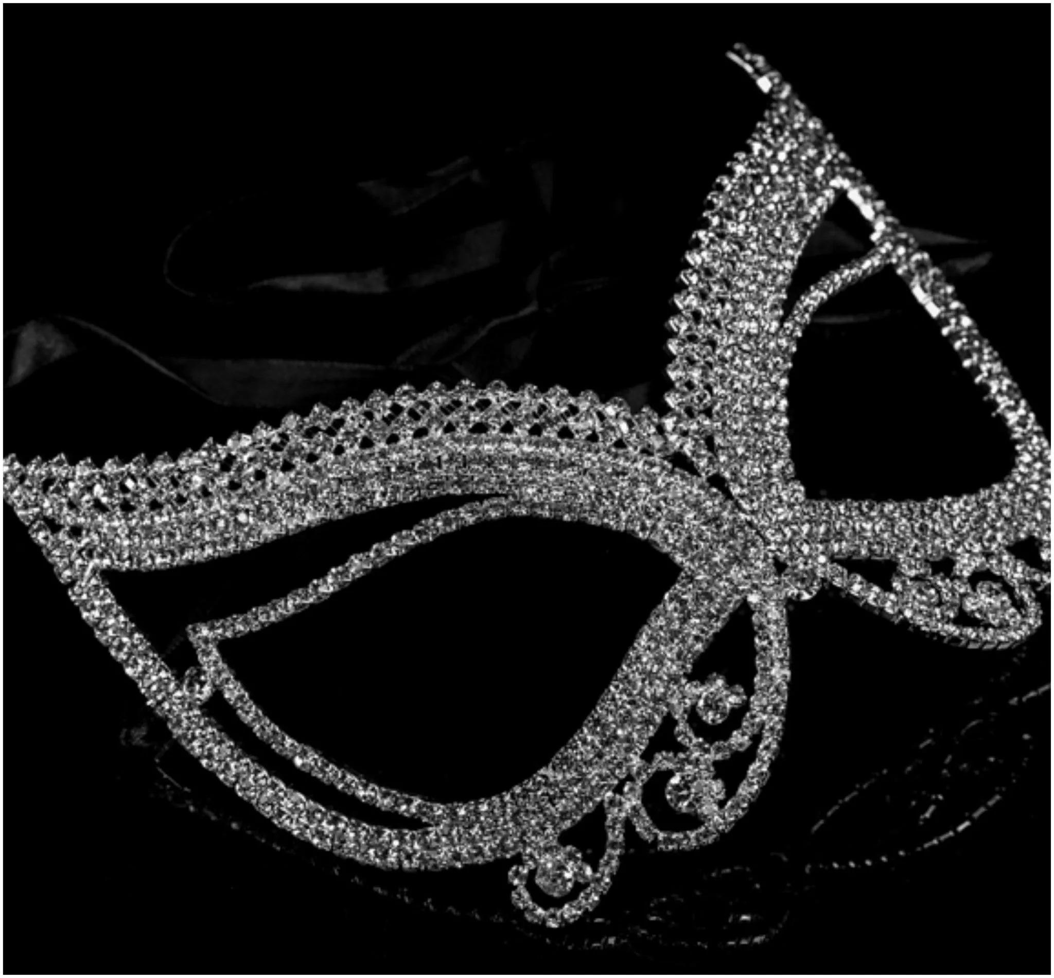 Pirene Exquisite Butterfly Masquerade Mask | Crystal | Silver