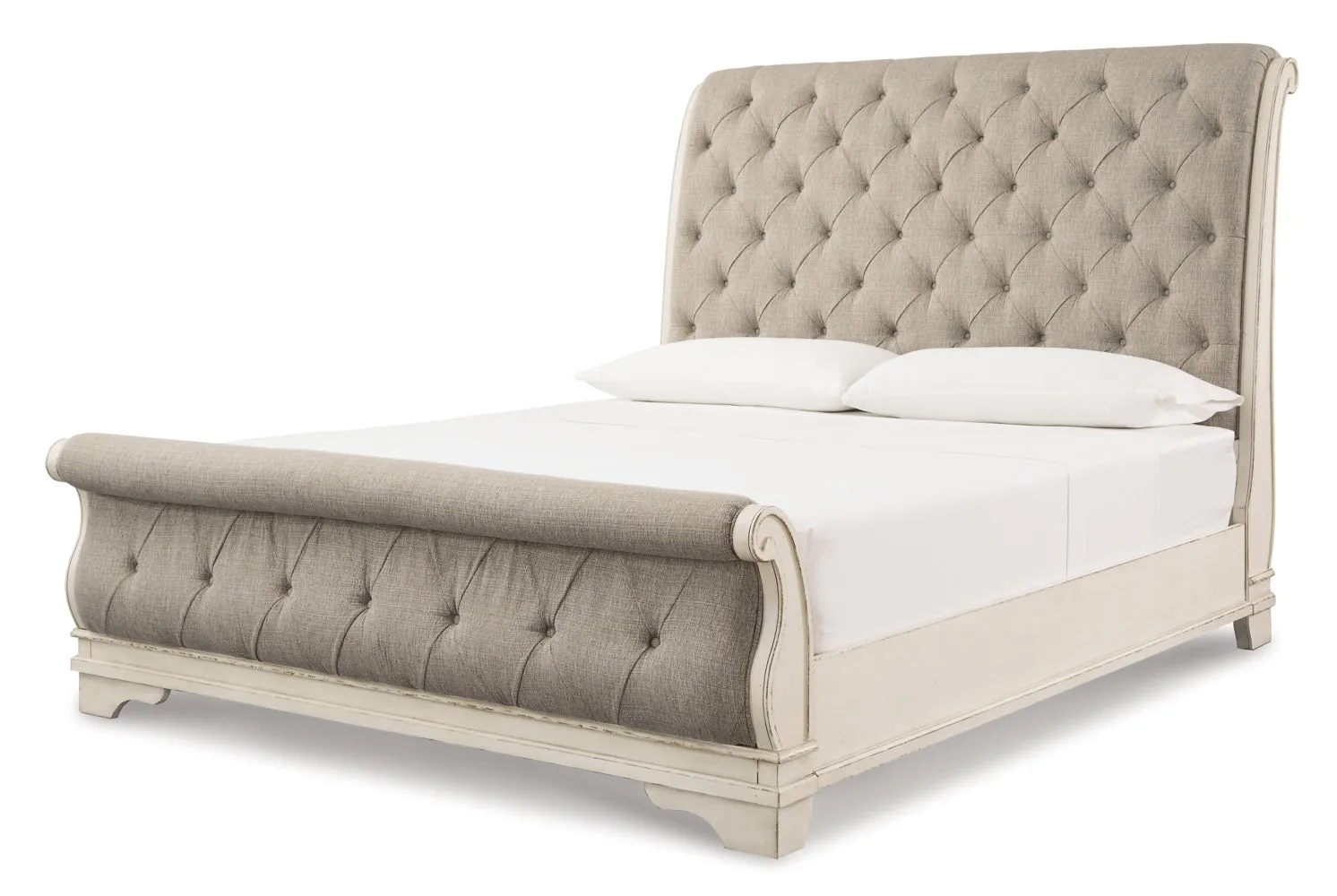 Realyn Queen Sleigh Bed with Dresser