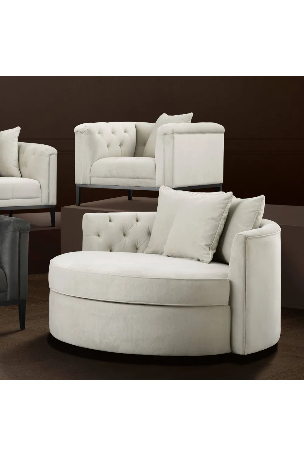 Round Gray Buttoned Sofa | Eichholtz Carlita