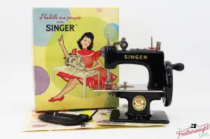 Singer Sewhandy Model 20 - Black, Red 'S' - RARE, Complete Set