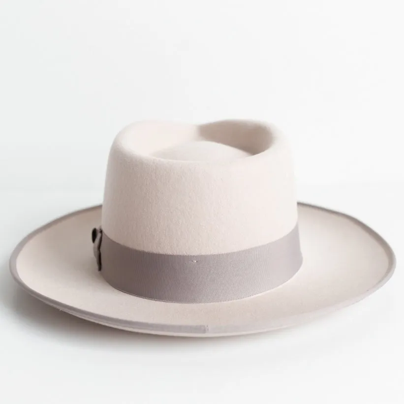 Vintage Vogue Exquisite Emblem Felt Fedora