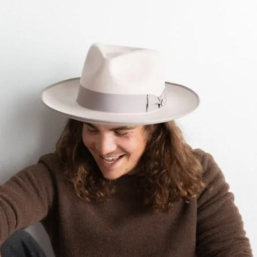Vintage Vogue Exquisite Emblem Felt Fedora