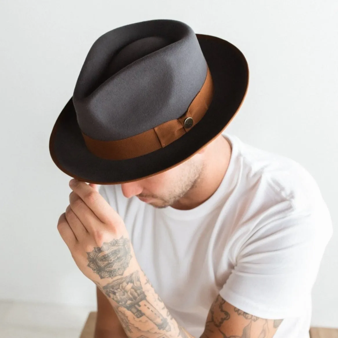 Vintage Vogue Exquisite Emblem Felt Fedora